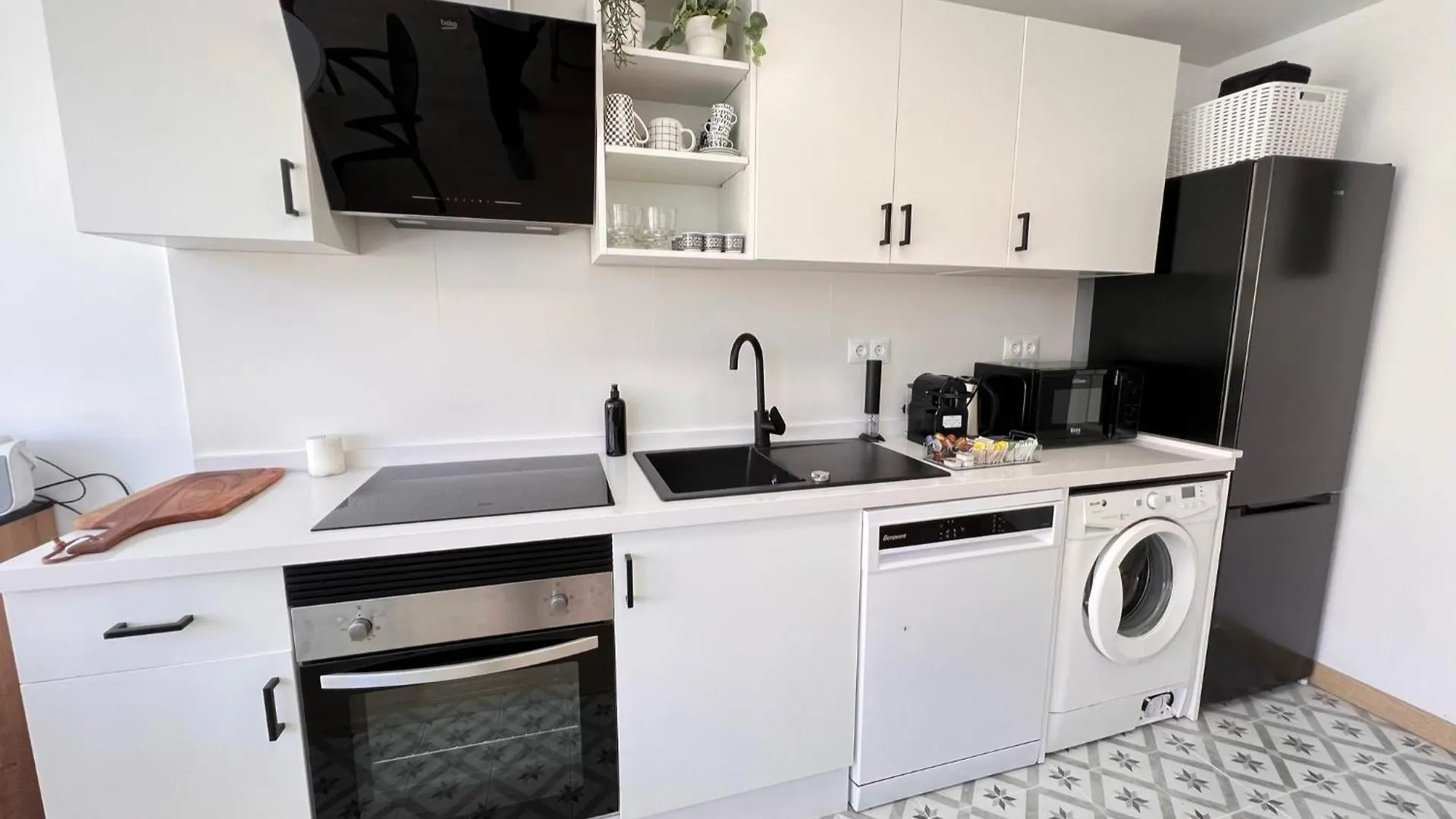 Apartament La Bella Escondida Piscina Campo De Golf Solarium Y Parking En Centro Historico Malaga